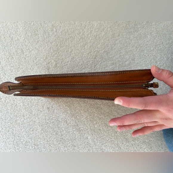 Lv clutch for friend! - Picture 3 of 7